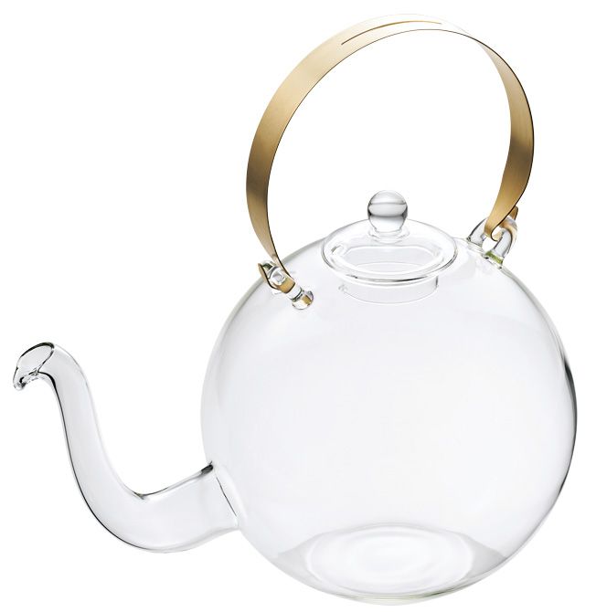 日ノ出化学製作所のガラスポット（hideyaさん選）：直火にかけて湯を沸かすことができ、沸騰する様子までもが絵になるガラスポット。全工程を職人が一人で手がけており、注ぎ口や取っ手の接合部、表面に残るかすり傷までが個性となる。均質でないことの美を尊重する姿勢が、この道具に温もりと静けさを与えている。2ℓ入るLサイズのほか、1ℓのMサイズも。「ガラスポットL」（直径17×高さ〈蓋含む〉18.5センチ、真鍮の取っ手はiremono特注）4万3450円／日ノ出化学製作所（iremono）