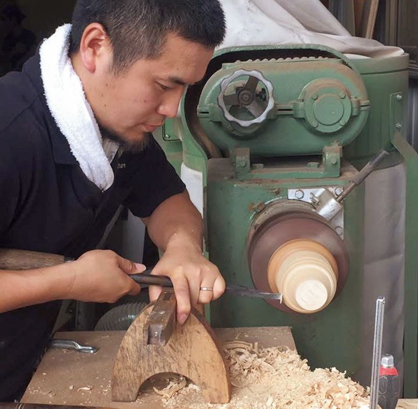 桐簞笥づくりで培った知恵と工夫を礎に、暮らしに寄り添う器としての強さと美しさを形にする。