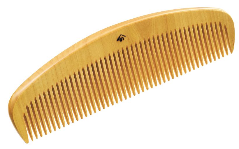 よのや櫛舗の櫛 （柳さん選）：江戸・享保年間創業の「よのや櫛舗」は、最適な堅さとしなやかさを備えた薩摩つげを用い、手になじむ独自の形状と櫛通りのよさにこだわったつげ櫛を手仕事で仕立てている。椿油に麝香（じゃこう）を加えた香油で仕上げられ、買ってすぐ心地よく使えるのも特長。静電気が起きにくく、髪と頭皮をいたわる効果から、日用品でありながら一生ものと呼べる日本人の知恵の道具。「とかし櫛5寸」（15×4×厚さ1センチ）2万9700円／よのや櫛舗