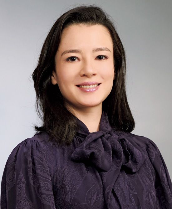 盛岡笑奈さん（もりおか・えみな）：LVMH メティエダール ジャパン　ディレクター。2022年より「LVMH メティエ ダール」の日本支部を設立とともにディレクターに就任。全国各地で日本の優れたものづくりを発掘し、職人に対する持続性のある事業の開拓、展開を志している。