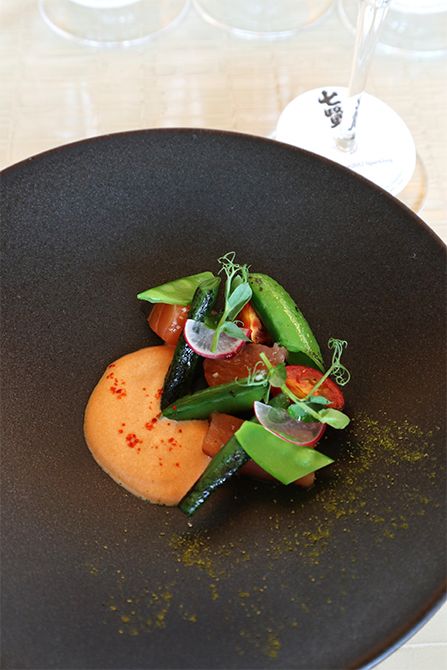 「ベージュ アラン・デュカス 東京」にて、「EXPRESSION 2012」とペアリングされたのは「富士の介のマリネ 夏野菜」。