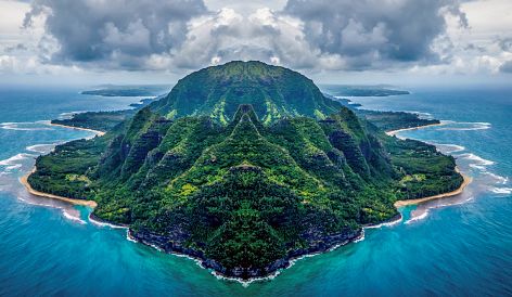 映画のロケ地にもなった、カウアイ島のナパリコーストは必見。© Brandon Colbert Photography/gettyimages