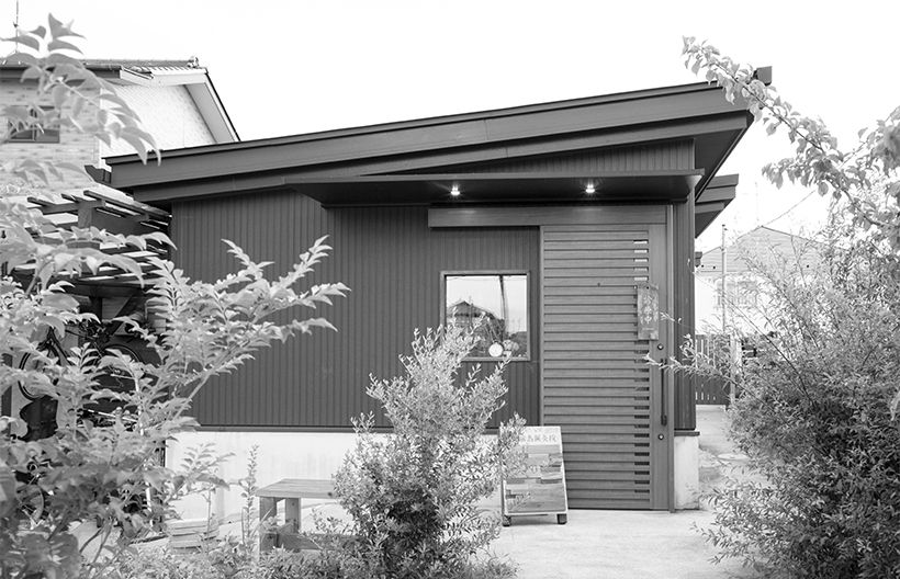 鍼灸院は緑に囲まれ心地よい。