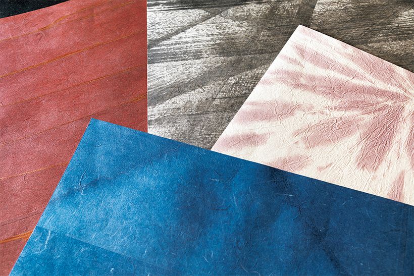 過去のコレクションは自然素材らしく土色のようなアースカラーが多かったが、今回は鮮やかな色味が揃った。