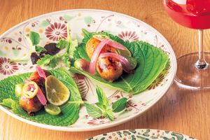 3つ星レストランで活躍した内藤千博シェフが手掛ける、自由な発想と豊かな香りを楽しむエスニック料理