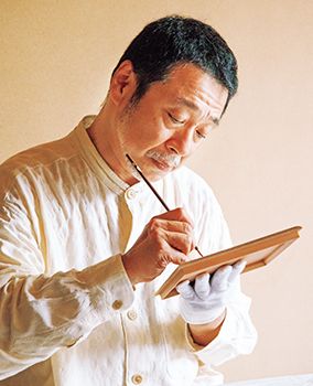 御所人形師の島田耕園さん。