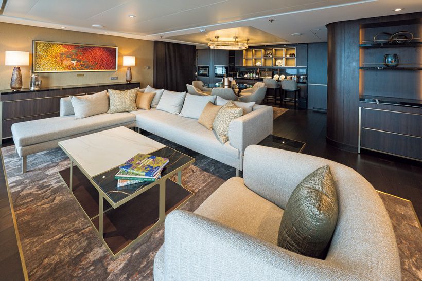 最上級クラスの客室「ロイヤルペントハウス」のリビングルーム。