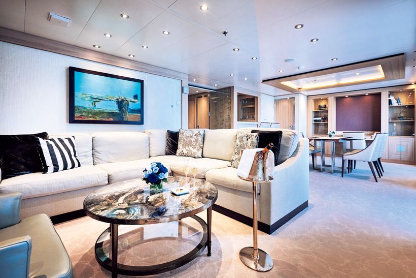 客室はすべてバスタブ、洗浄機能付きトイレ、ウォークインクローゼット完備。写真は「MITSUIOCEANスイート」（82.4平方メートル）でバトラーサービス付き。