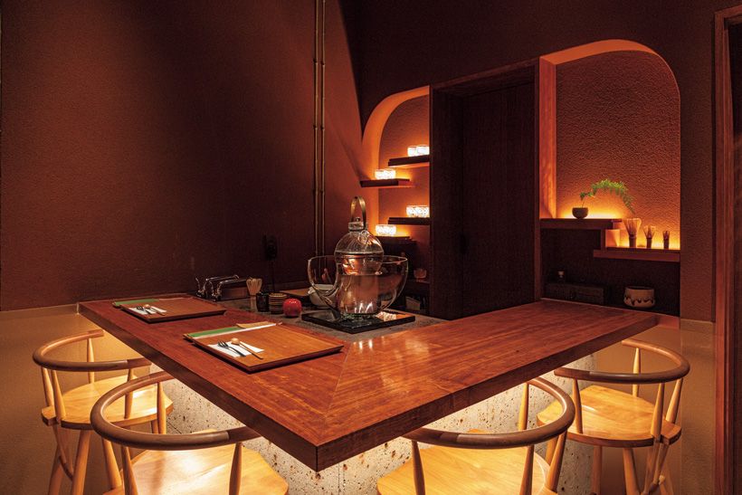 貸し切りの個室として利用できる4席の茶室。