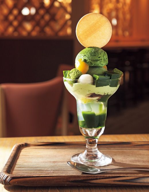 13種類ものパーツが重なる、日比谷店限定の「濃茶パフェ」。