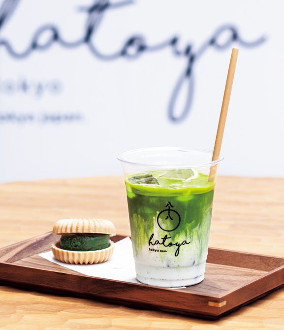 「八十八渋谷」限定の「八十八最中」と、一番人気の「抹茶ラテ」。