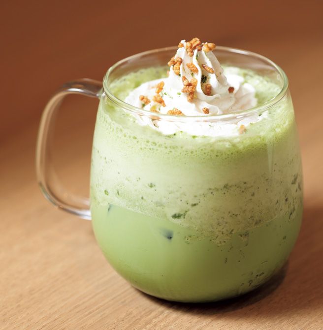 細かくしたわらび餅の食感がユニークなフラッペドリンク「飲む抹茶わらびもち」。スイーツにはすべて京都産の抹茶を使用している。