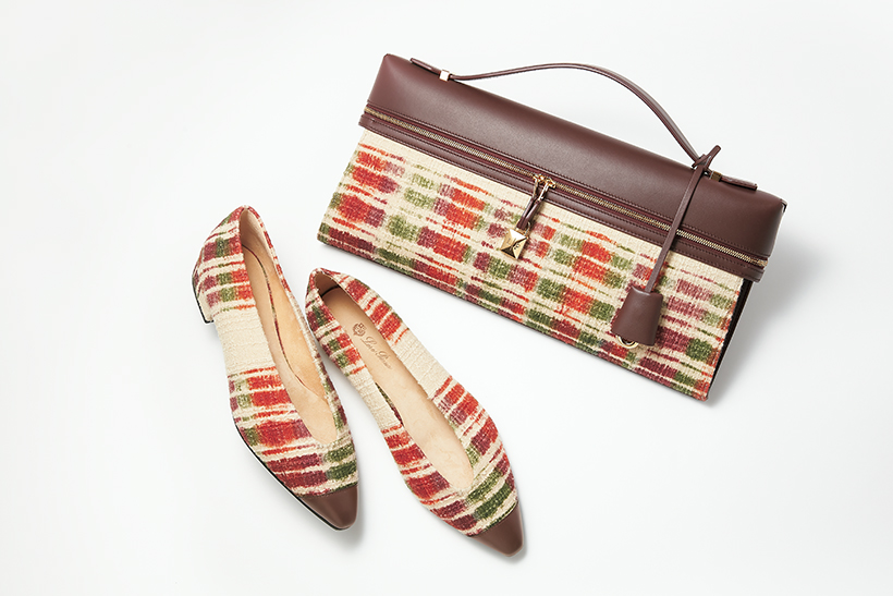 手仕事ならではのふっくらとした手触り。「ロロ・ピアーナ」のバッグと