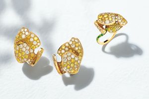 華やかさのなかに京都らしい和の繊細さが宿る「NIWAKA」のピアスとリング