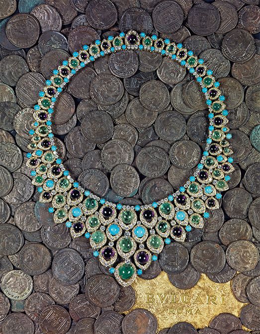 《「ビブ」ネックレス》 ゴールド、プラチナ、エメラルド、アメシスト、ターコイズ、ダイヤモンド　1968年　リン・レブソン旧蔵　ブルガリ・ヘリテージ・コレクション　
