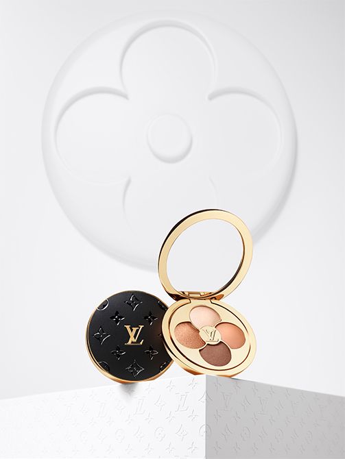 写真はルイ･ヴィトンを象徴するヌメ革をイメージした｢ベージュ メメント｣。LV オンブル（全8色）各3万6300円、レフィル 各1万3200円