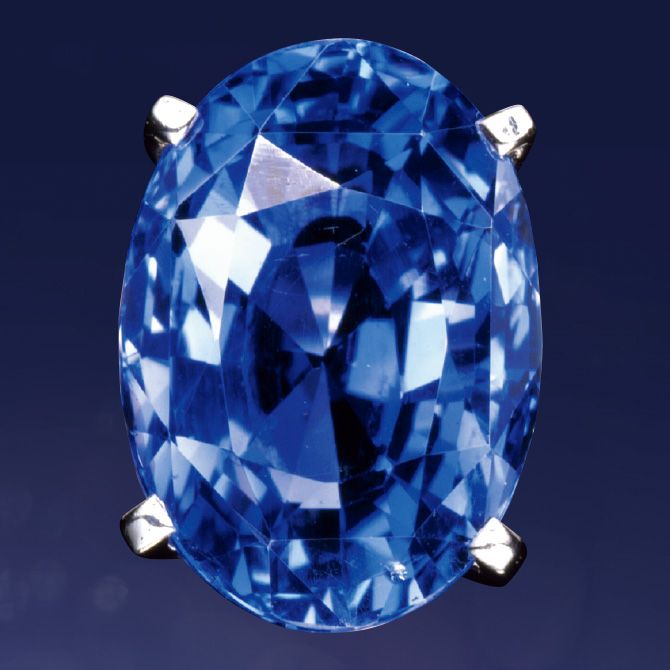 スリランカ　明るく透明感のあるブルーが特徴。上質なスリランカ産サファイアなら、サイズが小さくても黒っぽく見えず美しいトーンを発揮する。