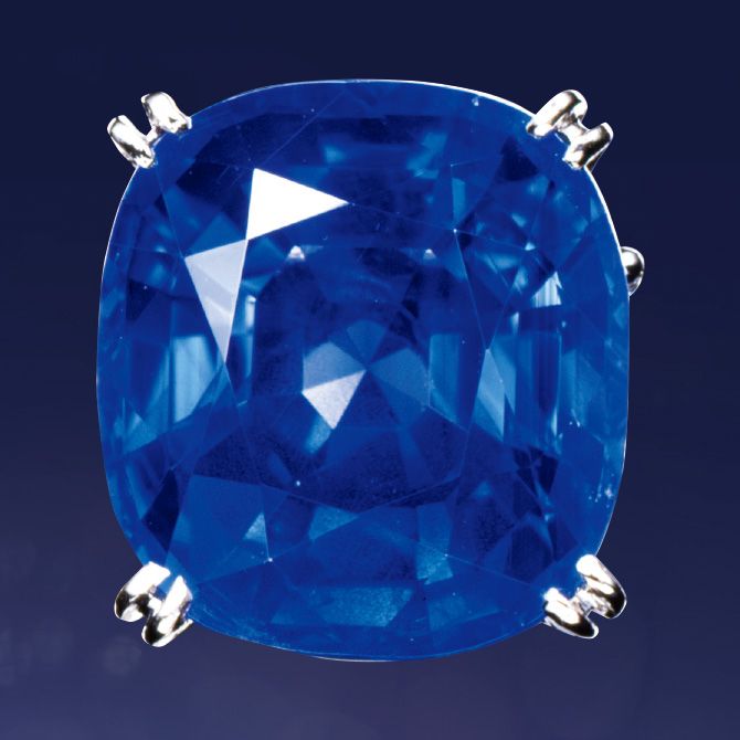 カシミール　極微細な内包物によりかすかに乳白色を含んだ優しいブルーが特徴。独特な青は矢車菊に似ているため「コーンフラワーブルー」とも。