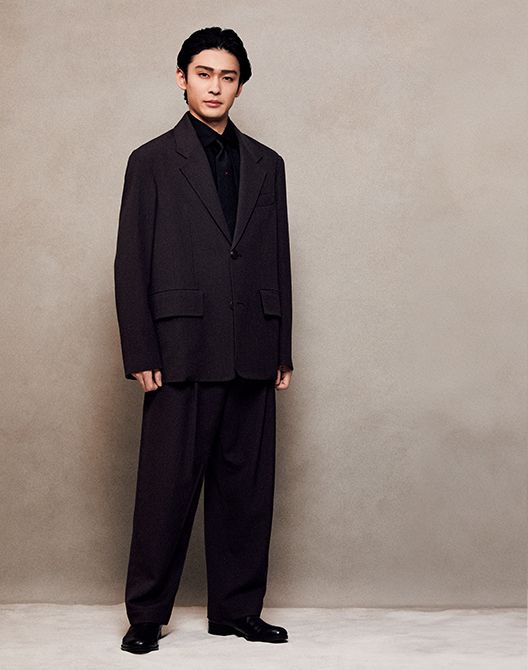 市川染五郎（いちかわ・そめごろう）2005年東京都生まれ。四代目松本金太郎を経て、18年に八代目市川染五郎を襲名。屋号は高麗屋。若手花形として注目を集め、25年4月には新作歌舞伎『木挽町のあだ討ち』で主演を勤めた。NHK大河ドラマ『鎌倉殿の13人』など映像作品にも出演。26年5月には主演舞台『ハムレット』が控える。