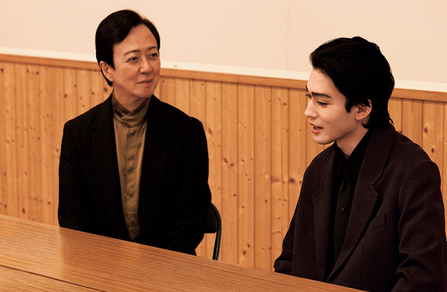 2世代も離れているとは思えないお二人。染五郎さんの緊張も徐々にほぐれ、和やかに話が弾んだ。