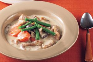 タサン志麻さんに教わる。鶏肉ときのこのクリームシチューレシピ