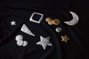 伝統の陶芸技術を、現代の装いへ。信楽焼素材のアクセサリーブランド「Terasu」