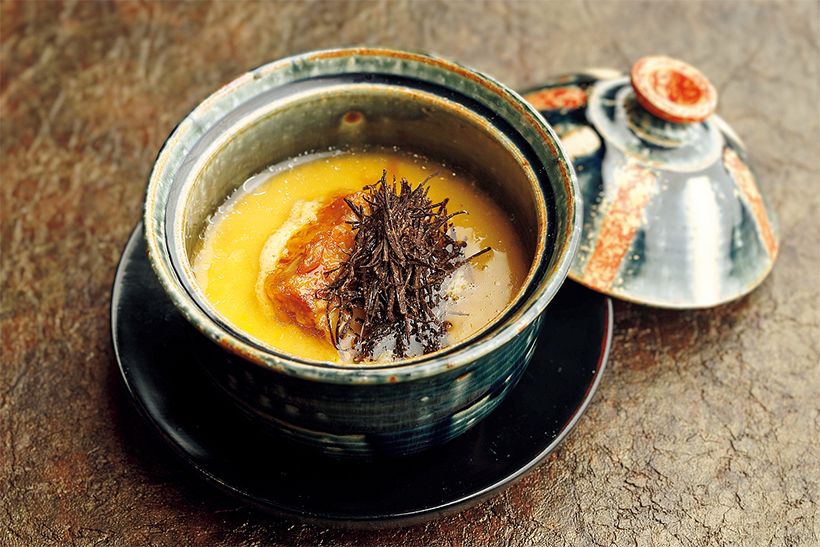 「フォアグラ茶碗蒸し トリュフ餡かけ」 は、本店である山茶花荘限定の看板商品。