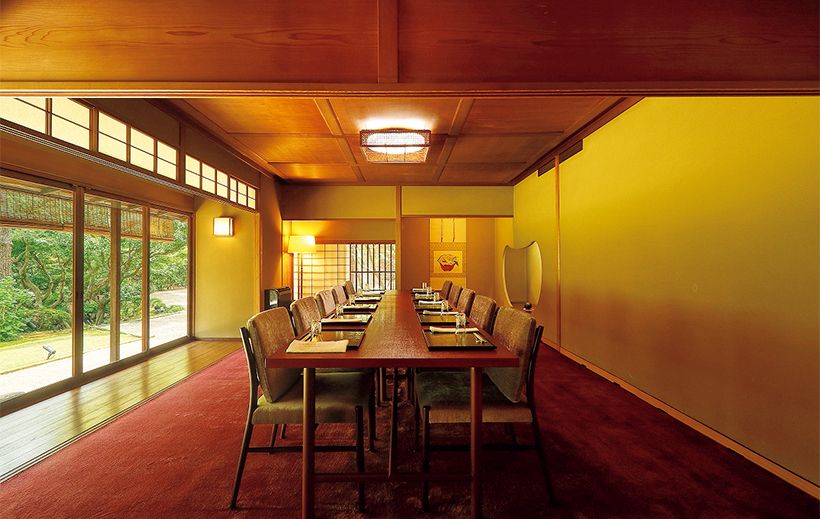 今回リニューアルされた4～10名用の「葵の間」。伝統を守りながらも快適性と選択肢を広げ、多様化していく社会やさまざまなニーズに寄り添っています。