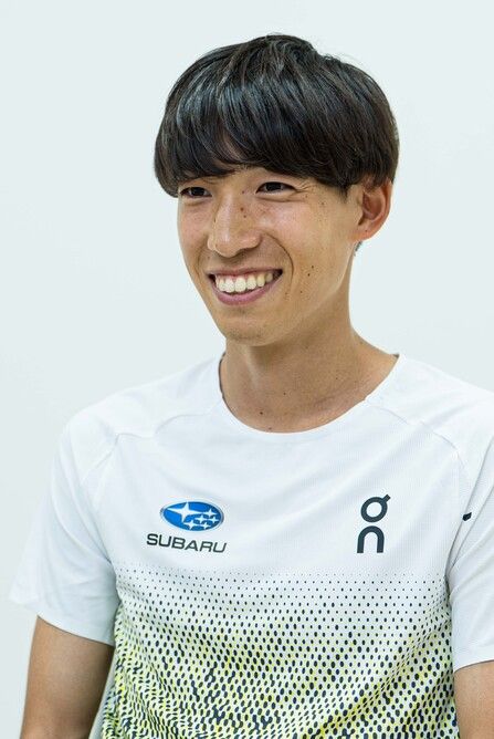 写真：鍋島徳恭　6月にインタビューした際の三浦選手。決勝の後、手渡された日本の国旗を丁寧にたたむ姿が話題を呼んだが、初めて小誌『家庭画報』が「箱根駅伝」特集で取材した大学1年生のときから、礼儀正しく、物怖じしないところは変わらない。国立競技場で名前がコールされたとき、堂々と手を挙げた姿には風格が漂っていた。