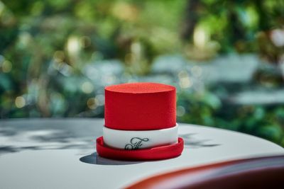 「スカーレット シルクハット」18,000 円（税込）、直径15×高さ12cm、限定25台