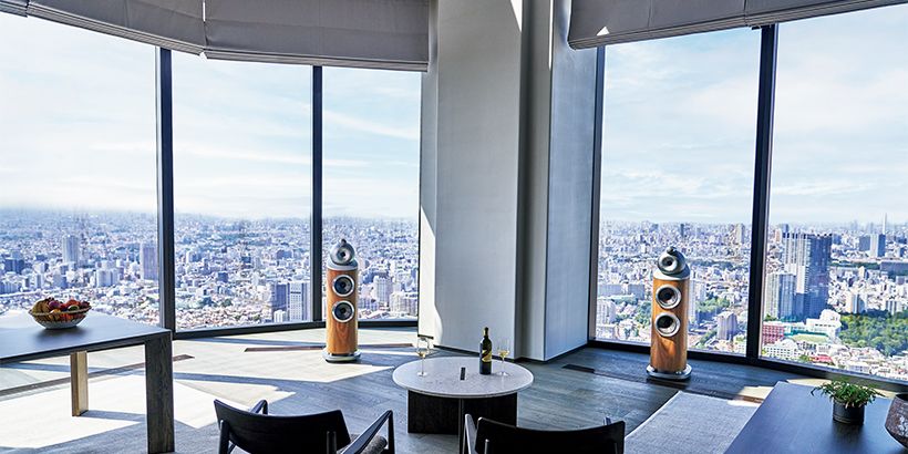 スピーカー「801 D4」( 高さ1221×幅451×奥行き600ミリ)2台1組682万円/バウワース アンド ウィルキンズ(Bowers & Wilkins AOYAMA)