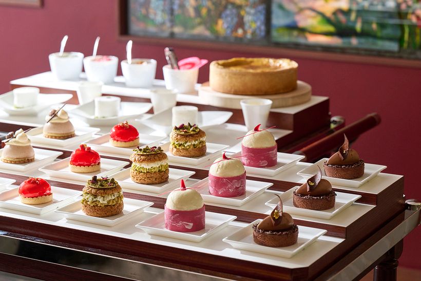 目にも楽しいデザートが並ぶ「シャリオデセール」