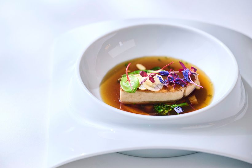 フォアグラのポワレ　ラッケ仕立て　 "エスプリ　ミネストローネ"