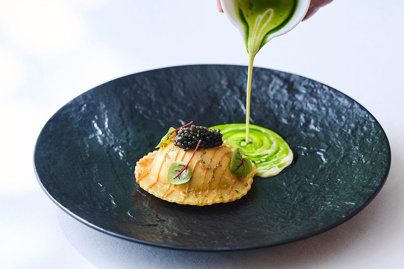 ラングスティーヌと白いんげん豆のラヴィオリ　ソースノイリー "ガルヴィシウス社"のオシェトラキャヴィア添え