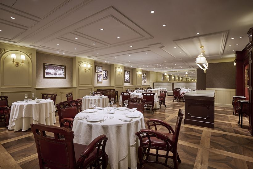 上質な時間が流れる、洗練されたメインダイニング