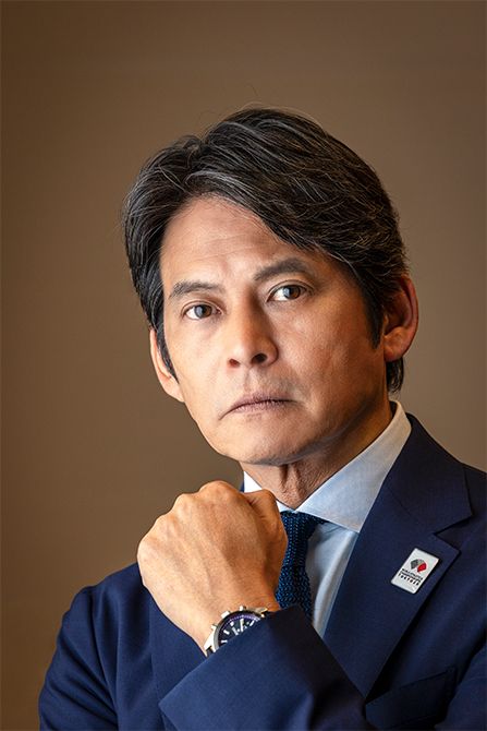 8月、個別取材の撮影にて。坂本カメラマンのリクエストに応え、世界陸上を思い浮かべてさまざまな表情を見せる織田さん。「レースを観ている時の気持ちで」とのリクエストには、真剣な表情でカメラに向き合った。