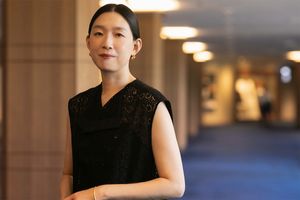 舞台『また本日も休診～山医者のうた～』に出演、江口のりこさんが語る、演じることの魅力と休日の過ごし方