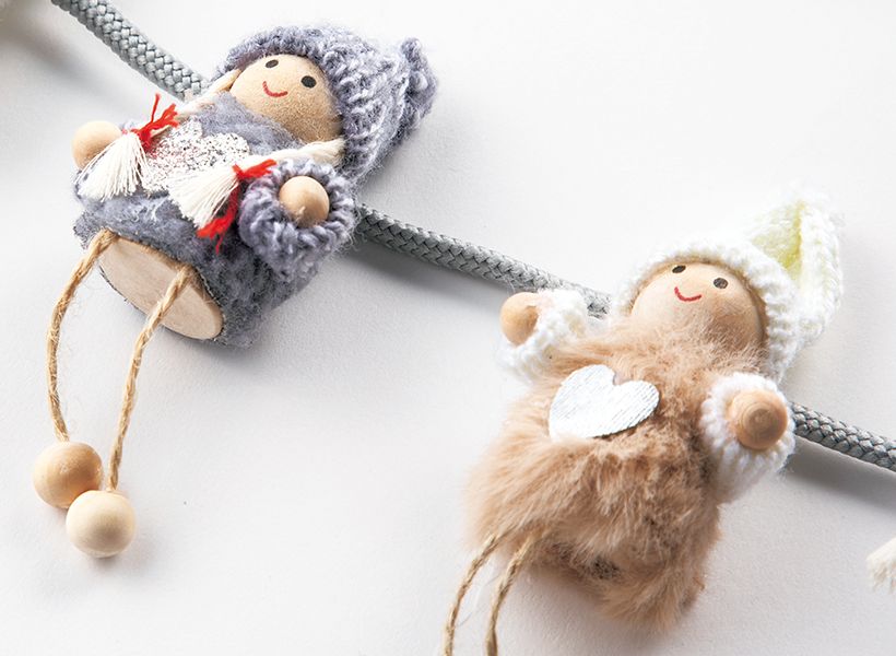 グレーとベージュのトムテが交互に配された「グレー」。