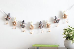 ニット帽子がよく似合う妖精トムテのガーランド【クリスマスのインテリア】