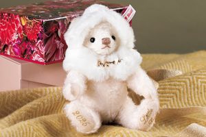 日本限定「シュタイフ」の愛くるしいテディベアが登場