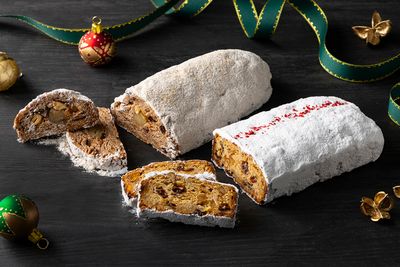 コンラッド東京　写真左から「チャイ」「3種のチーズ」各4,300円（税込）、幅8×長さ20cm