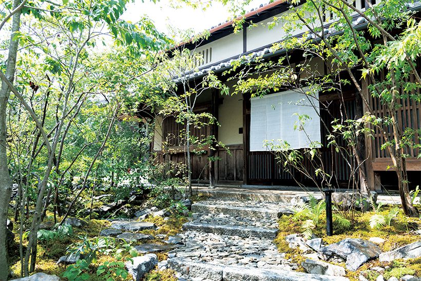 屋号は350坪の庭にかつて自生していた「郁むべ子」の実に由来。