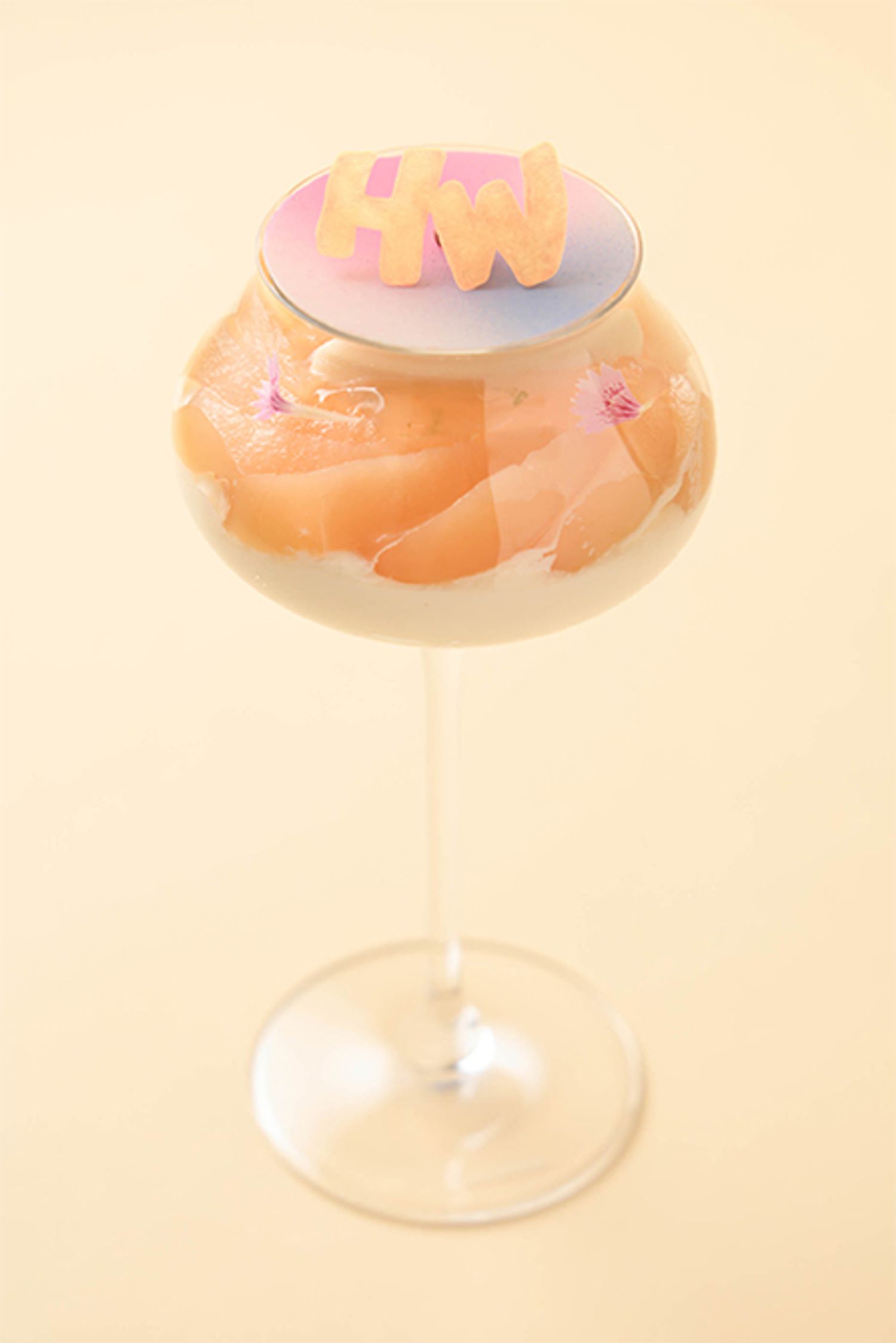 ハリー・ウィンストンのニューヨーク・コレクション『グラフィティ』のジュエリーをイメージした、オリジナルのパフェもお楽しみいただけます。