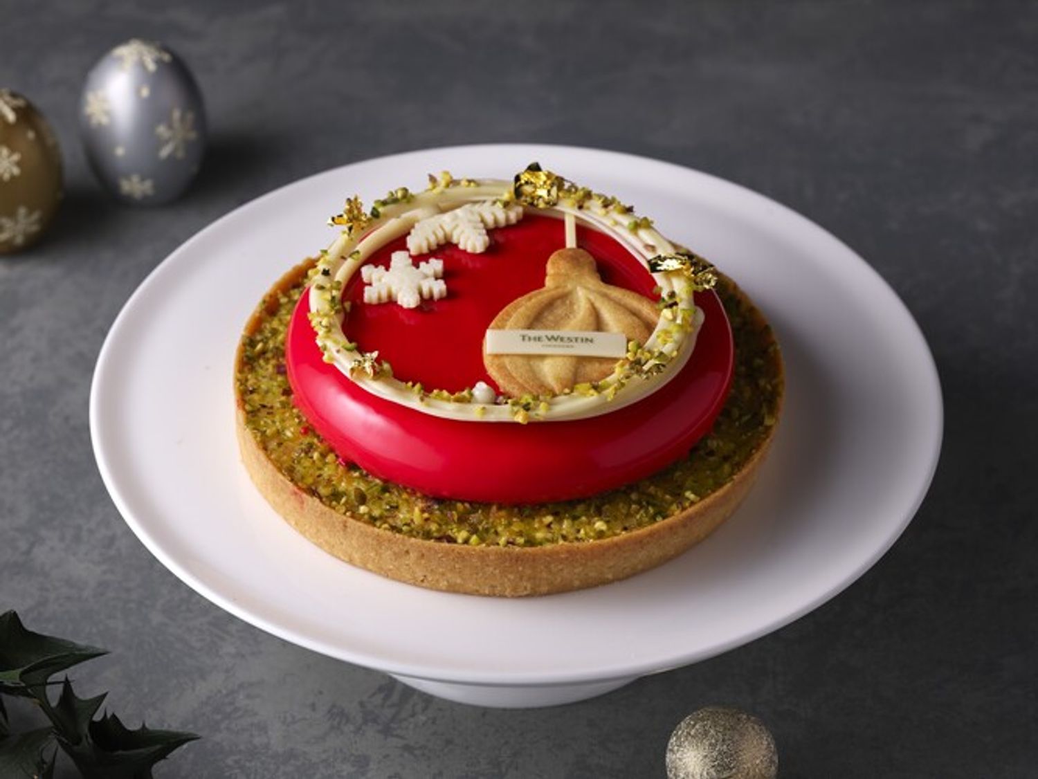 ウェスティンホテル横浜「ノエルルージュ タルト」7,000円（税込）直径15×高さ6cm、 限定80台