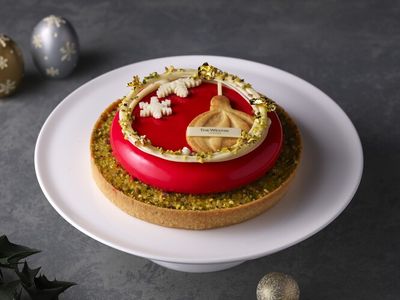 ウェスティンホテル横浜「ノエルルージュ タルト」7,000円（税込）直径15×高さ6cm、 限定80台