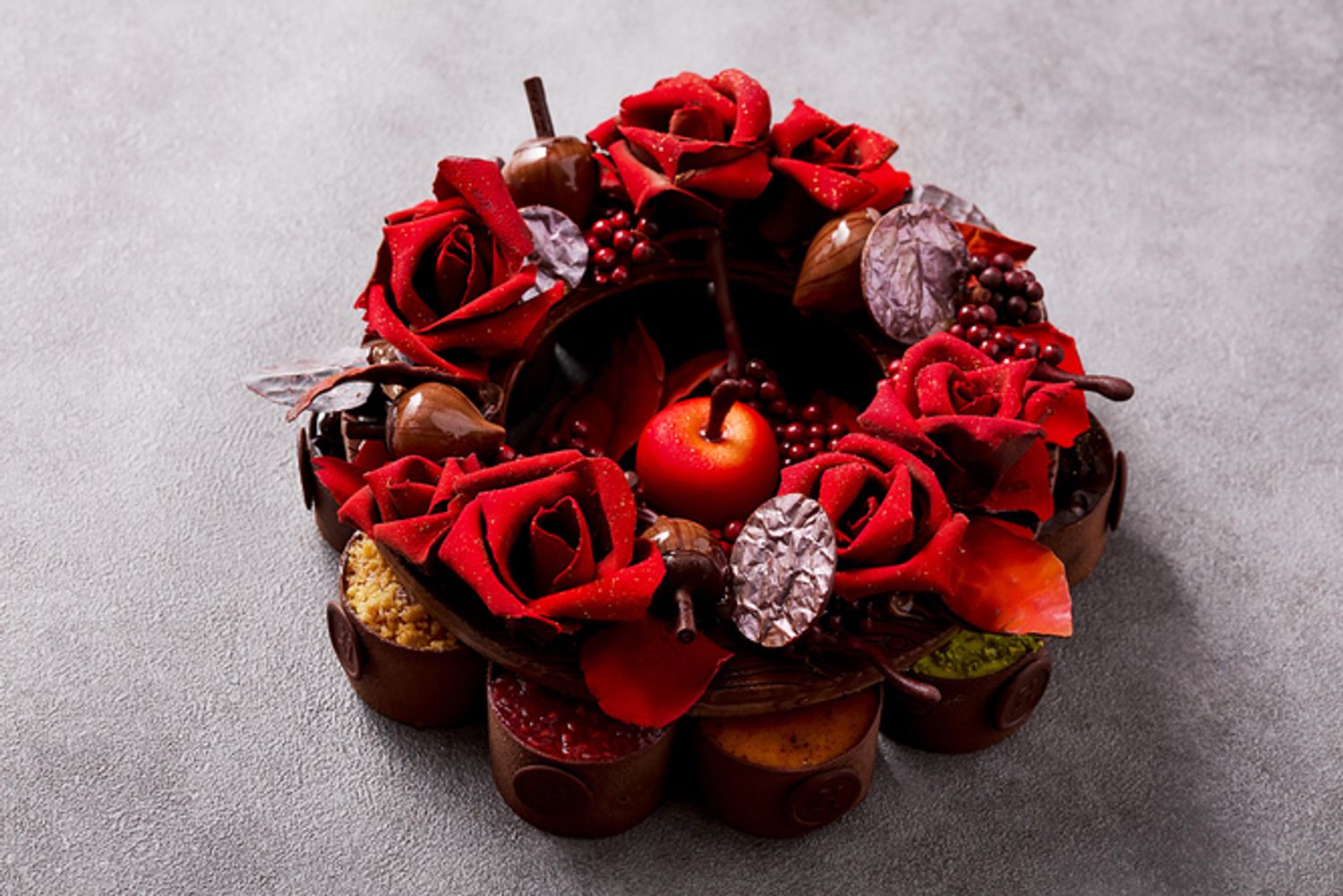 京王プラザホテル「クロンヌ・ド・ノエル」32,000円（税込）、直径21×高さ8cm、 限定10台