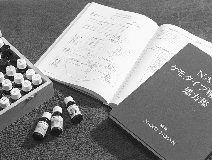 東洋医学の五行で精油を分類しアロマの施術では体質に応じた精油を使う。