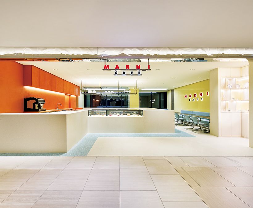 マルニの色彩センスを反映した内装。