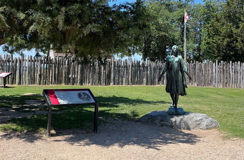 ポカホンタスの像。コロニアル国立歴史公園には、彼女にまつわる歴史資料も豊富に展示されている。