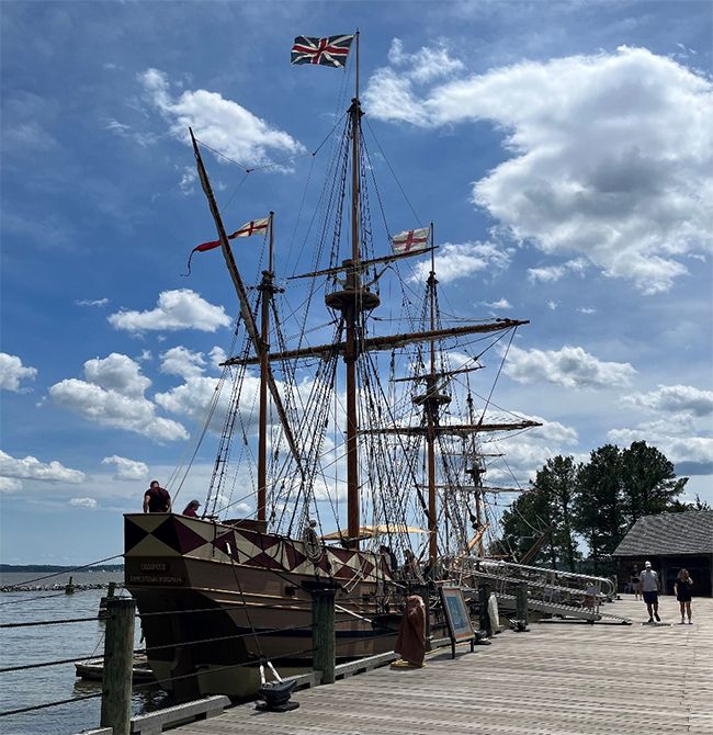 コロニアル国立歴史公園には、イギリスからの入植者たちが乗っていた船を再現したレプリカがあり、中を見学することができる。